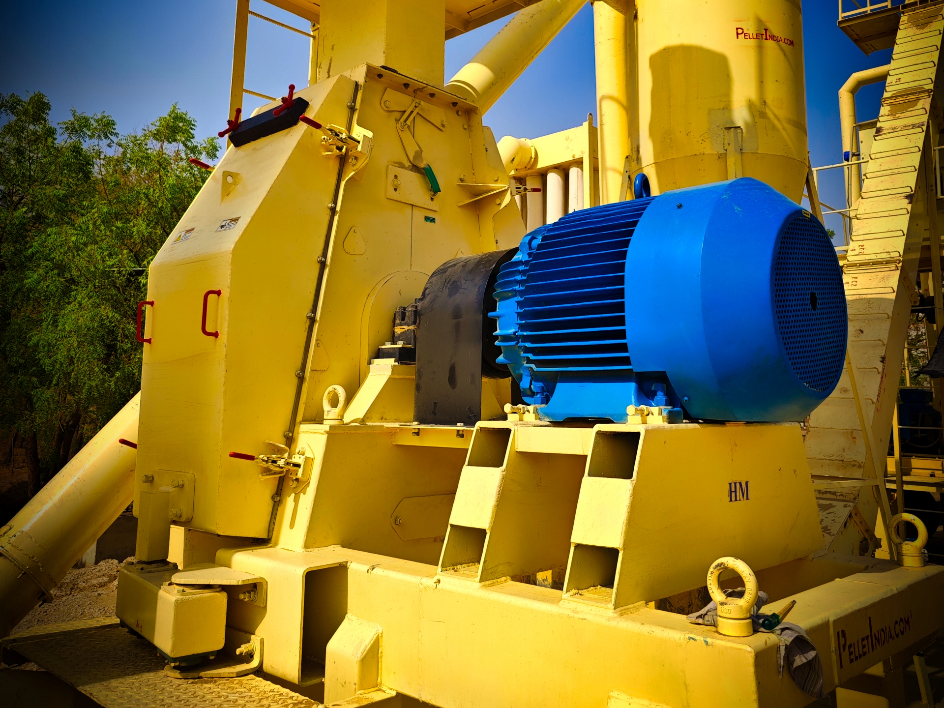 Bamboo Chips Tear Drop Hammer Mill - 4